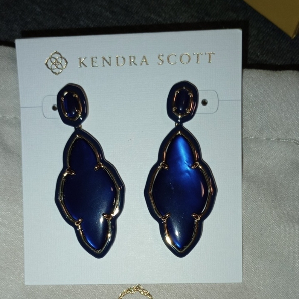 Kendra Scott Mustard Box with Ivory Ribbon